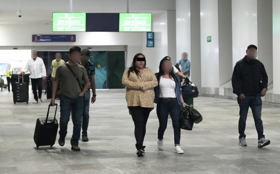 Personal de la Fiscalía General del Estado de Quintana Roo durante la detención en Guanajuato.