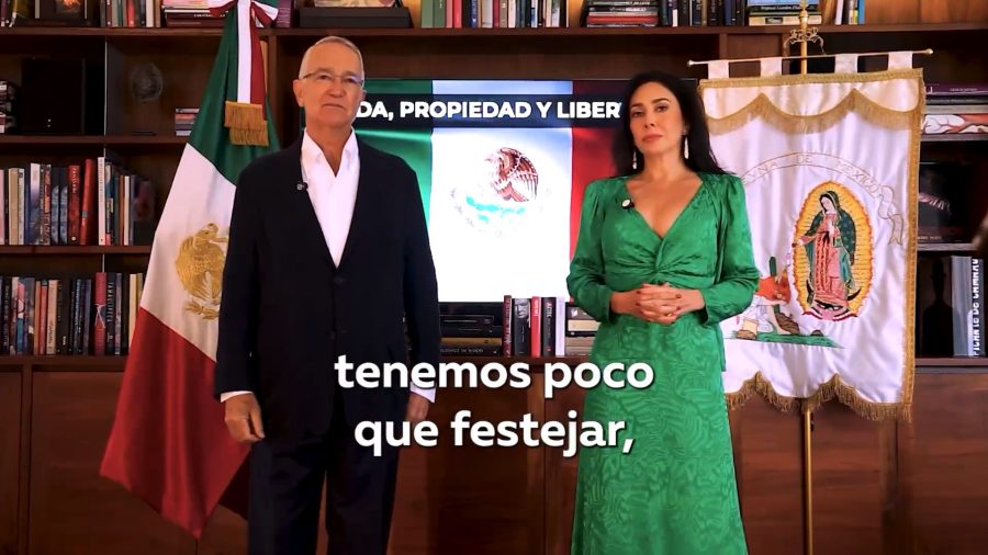 Ricardo Salinas Pliego publica un video junto a su esposa en redes sociales.