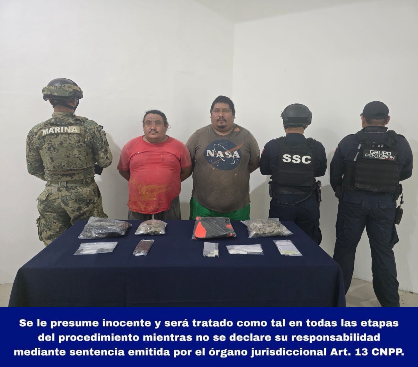 Elementos de seguridad decomisaron un total de 100 dosis de presunta droga en Cozumel.