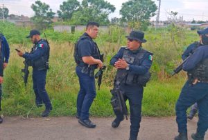 Agentes de la Guardia Nacional y la Guardia Civil participan en la búsqueda en las inmediaciones de Álvaro Obregón.