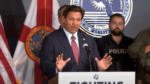 DeSantis propone nuevo centro de detención en Florida