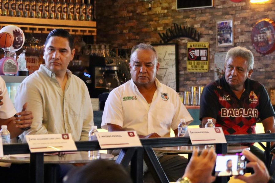 Jacobo Arzate, presidente de la CODEQ, durante la presentación del Torneo Relámpago Estatal de Socca.