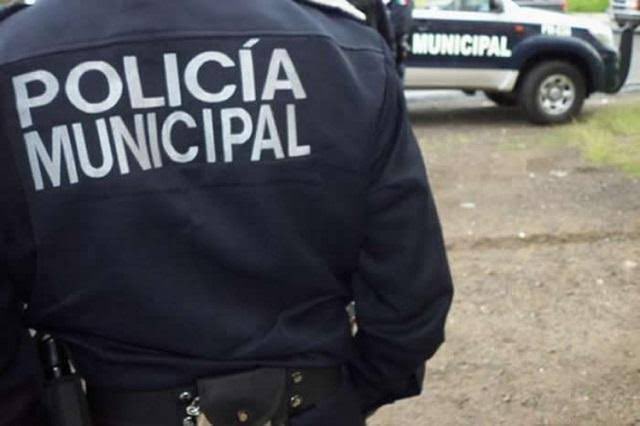 Equipos de seguridad acordonan la zona donde un hombre perdió la vida en la colonia Emiliano Zapata de Tepic.