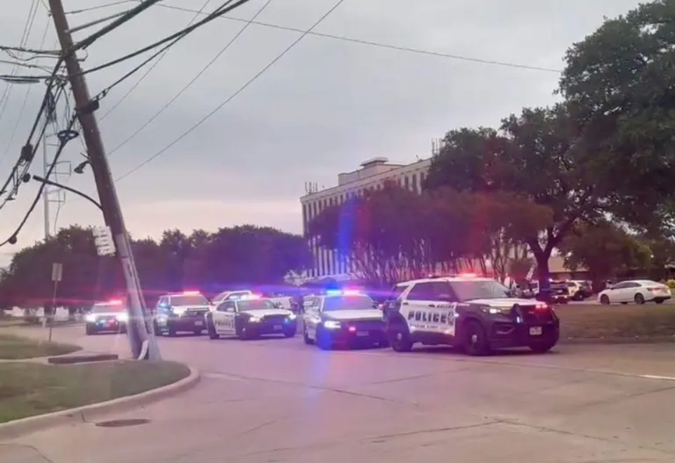 La policía acordonó la zona tras el tiroteo.