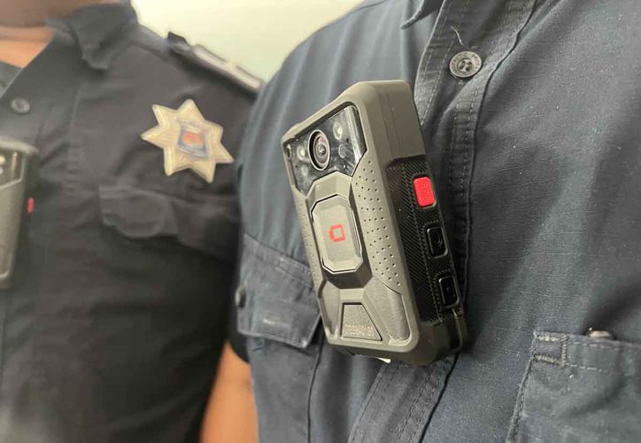 La Secretaría de Seguridad de Quintana Roo anunció que comprará 450 cámaras de solapa para la policía en cinco municipios.