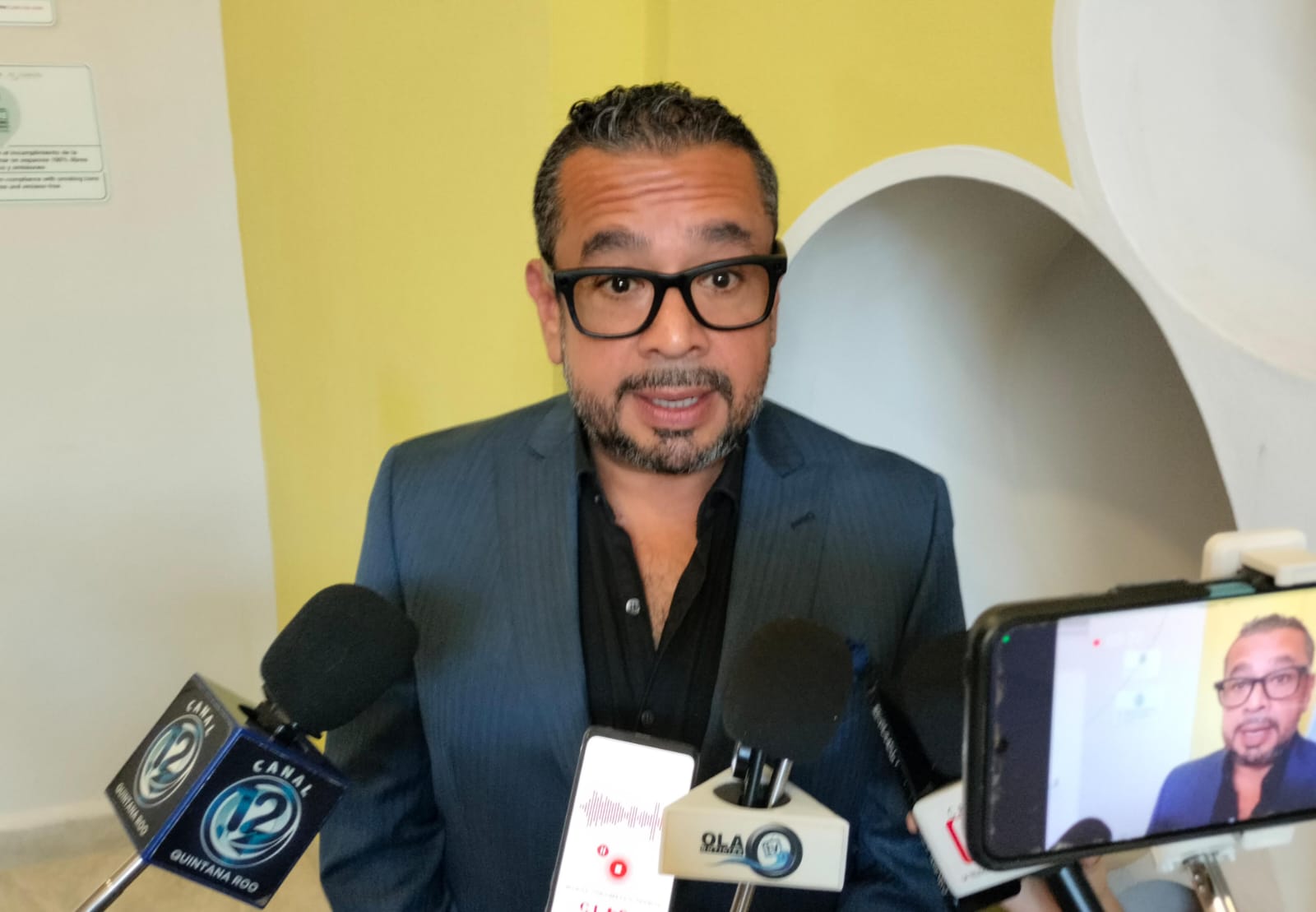 Sergio León Cervantes, presidente de "Empresarios por Quintana Roo", alertó sobre el riesgo de perder competitividad ante otros destinos turísticos, como Costa Rica y República Dominicana, debido a los nuevos impuestos