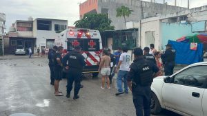 Un hombre se clava un cuchillo en el estómago al resbalar. El sujeto intentaba abrir la puerta de su casa con el objeto. Ahora, su estado de salud es grave.