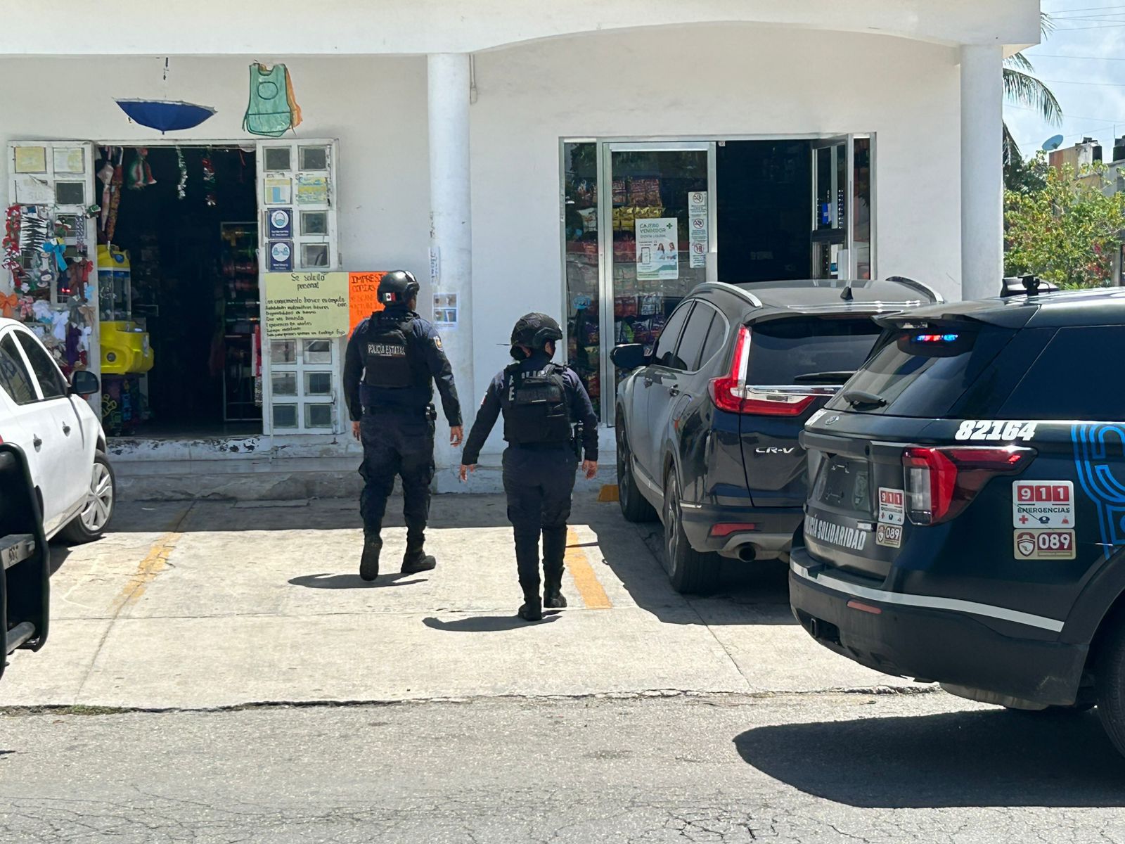 Gracias a una llamada al 911, la policía de Playa del Carmen logra arrestar asaltantes armados que huían de una farmacia en el fraccionamiento Villas Riviera.