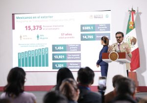 Zoé Robledo Aburto, director del IMSS, informa sobre el programa para mexicanos en Estados Unidos.