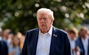 El premio Nobel de Economía, Joseph E. Stiglitz, critica los aranceles de Trump como un desastre para el comercio global.