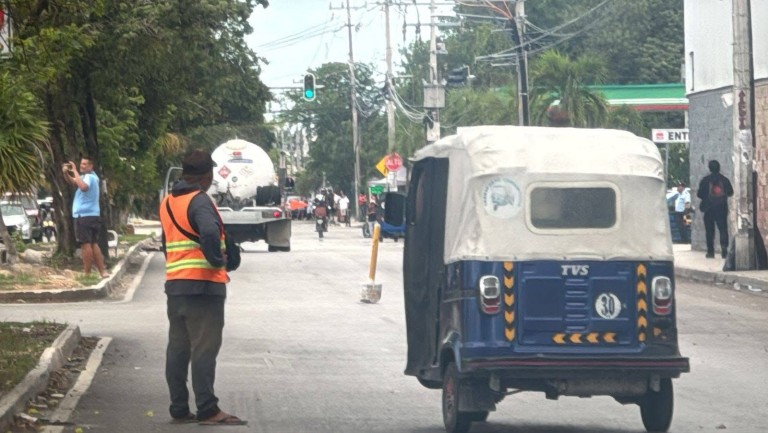 La fuga de gas en una pipa moviliza a los servicios de emergencia de Cancún.