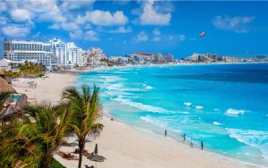 oy, Quintana Roo celebra 51 años de su aniversario como Estado Libre y Soberano, recordando la firma del decreto el 8 de octubre de 1974 por Luis Echeverría Álvarez.