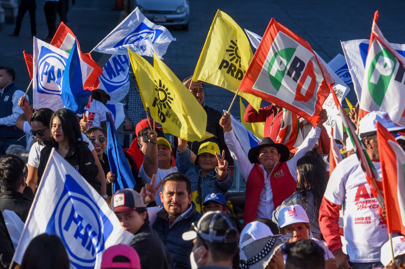 La Presidenta Claudia Sheinbaum Pardo bautizó a la nueva coalición opositora como la Alianza MAC-PAN (MC-PAN).