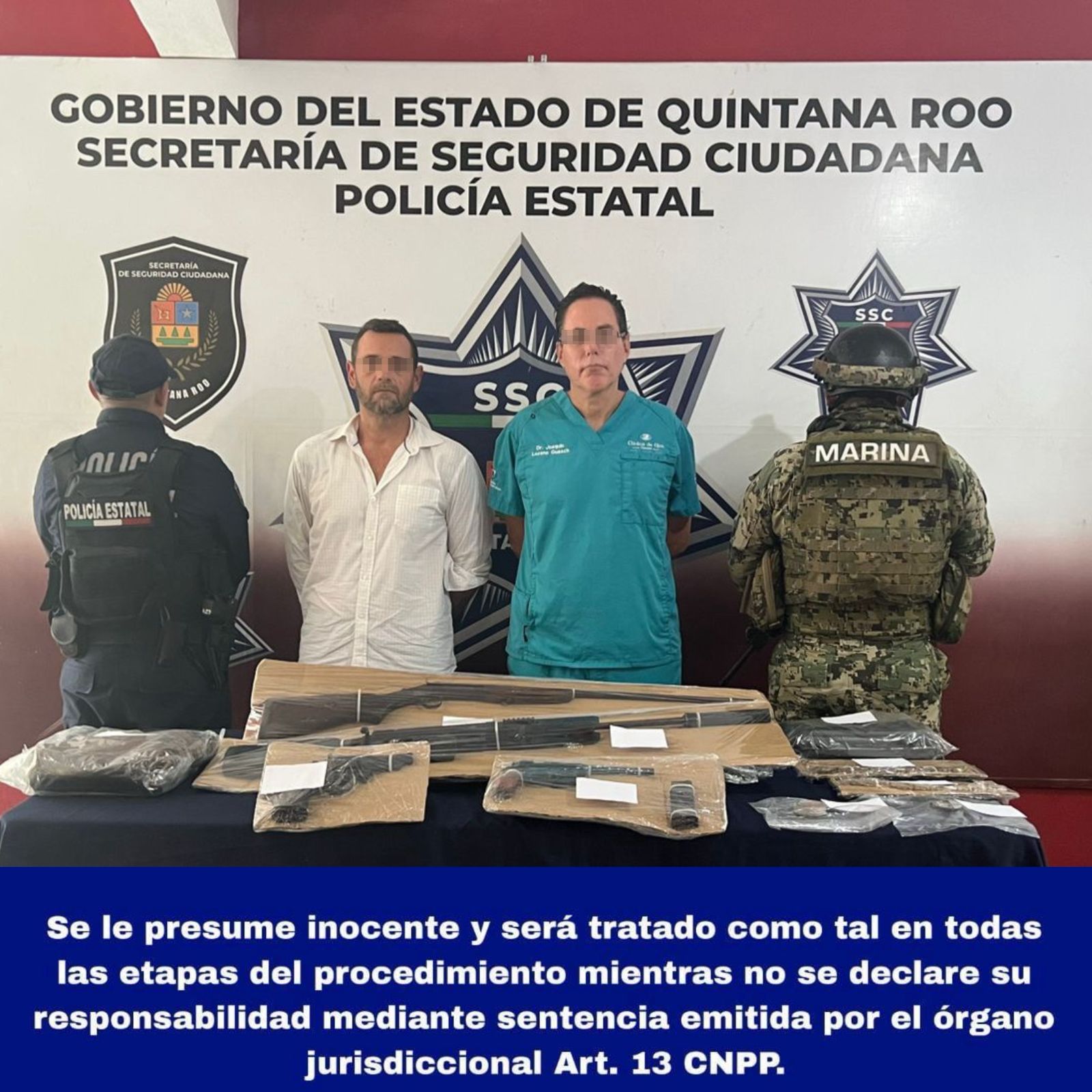 Las Armas Prohibidas y municiones decomisadas a los dos sujetos detenidos en Cancún.