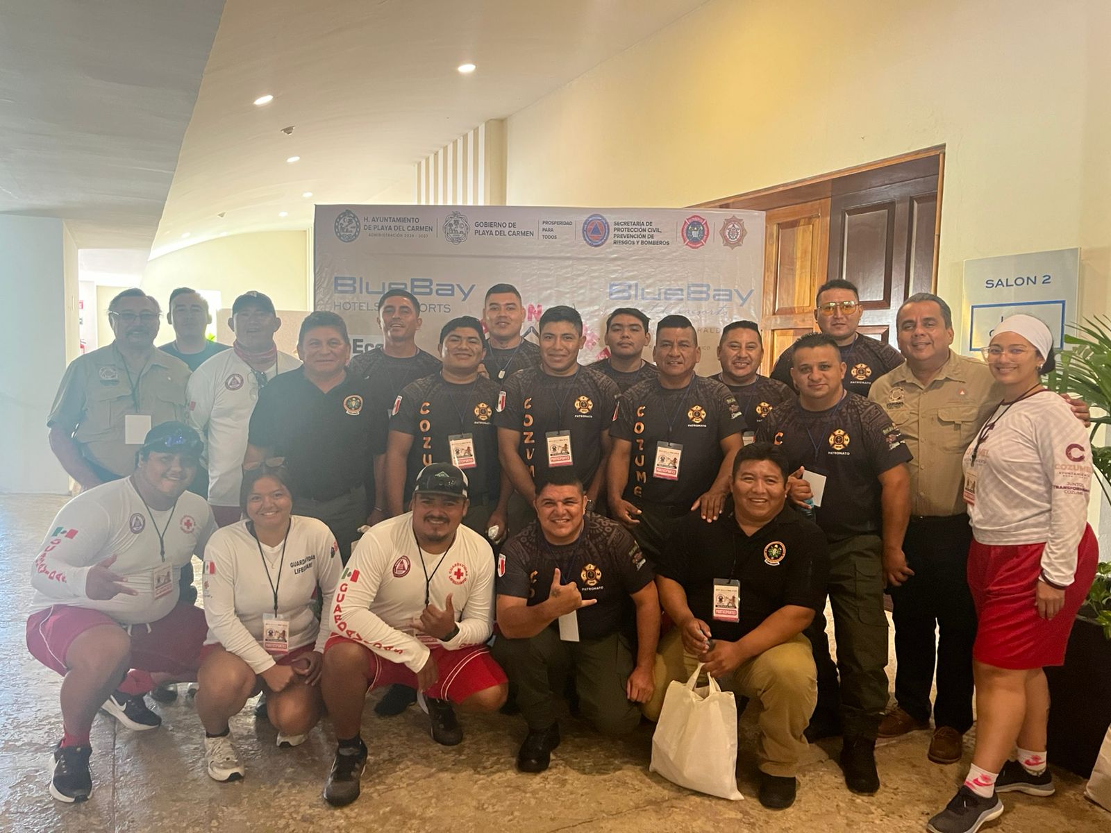 Elementos de Protección Civil y Bomberos de Cozumel participando en una conferencia durante el Congreso Nacional de Bomberos 2025.