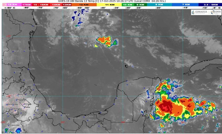 Cielo nublado sobre Cancún, reflejando el pronóstico de fuertes lluvias.