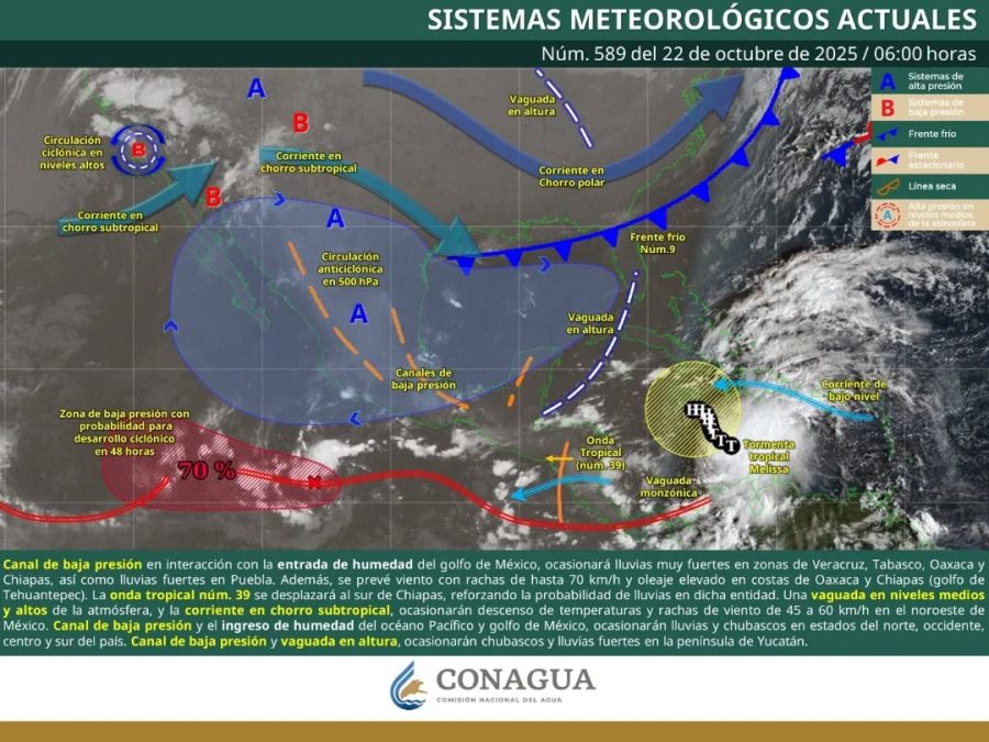 Imagen de una tormenta eléctrica impactando la costa caribeña de Quintana Roo.