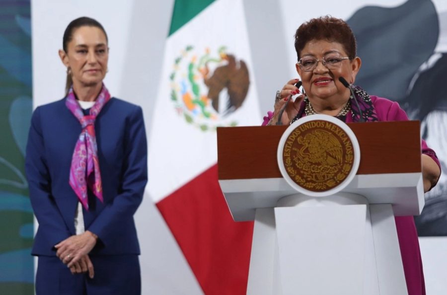 La consejera jurídica Ernestina Godoy presenta el proyecto de Ley contra la extorsión.