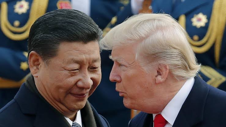 Donald Trump anuncia la aplicación de un arancel del 100% contra China a partir del mes de noviembre.