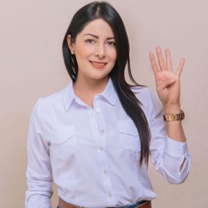 La camioneta de la excandidata se impactó contra una barda en Veracruz tras el ataque.