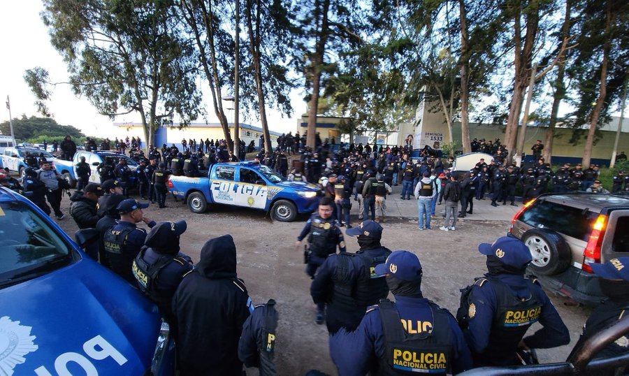 El Ministerio Público de Guatemala desmanteló una red de ayuda dentro del sistema carcelario; por consiguiente, la noticia confirma que arrestan guardias por fuga de 20 cabecillas de pandillas en Fraijanes II.