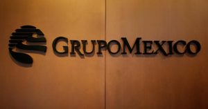 La acción de Grupo México retrocedió 15% este lunes en el mercado bursátil.