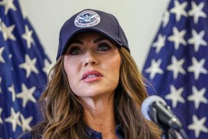 Kristi Noem denuncia la grave amenaza de los cárteles contra los agentes del ICE en Estados Unidos.