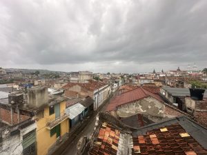 Vista de los daños en la costa de Jamaica tras el paso del huracán Melissa en su máxima categoría.