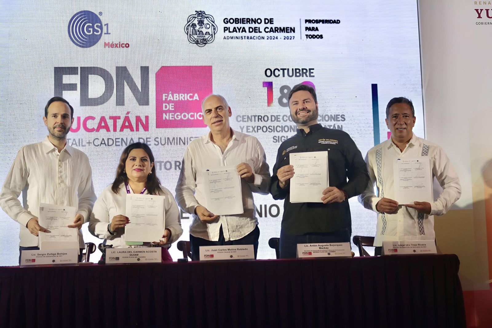 La presidenta Estefanía Mercado impulsa el desarrollo con sentido social en Playa del Carmen.