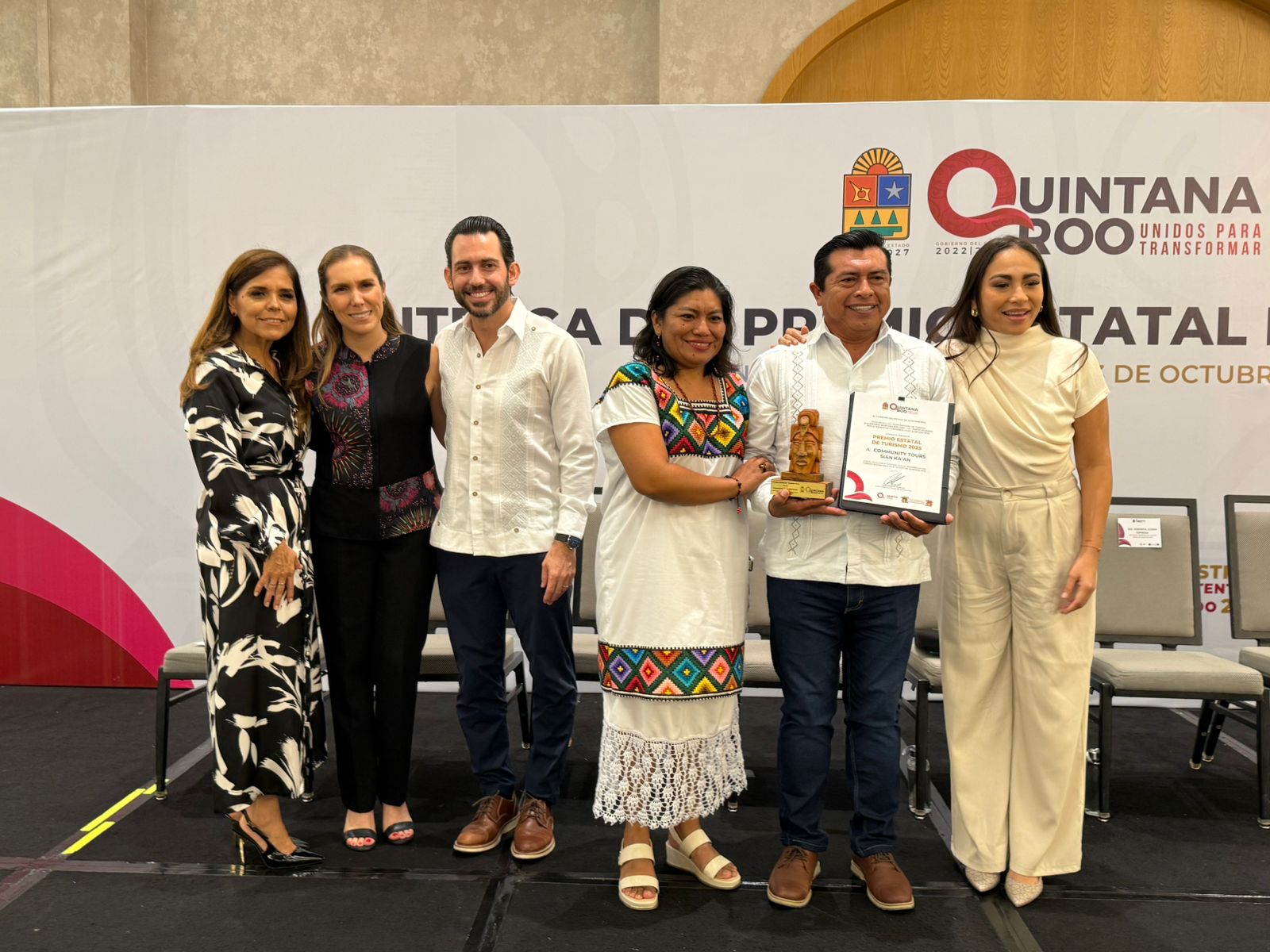 Alberto Caamal, presidente de la empresa, recibe el Premio Estatal de Turismo Quintana Roo 2025