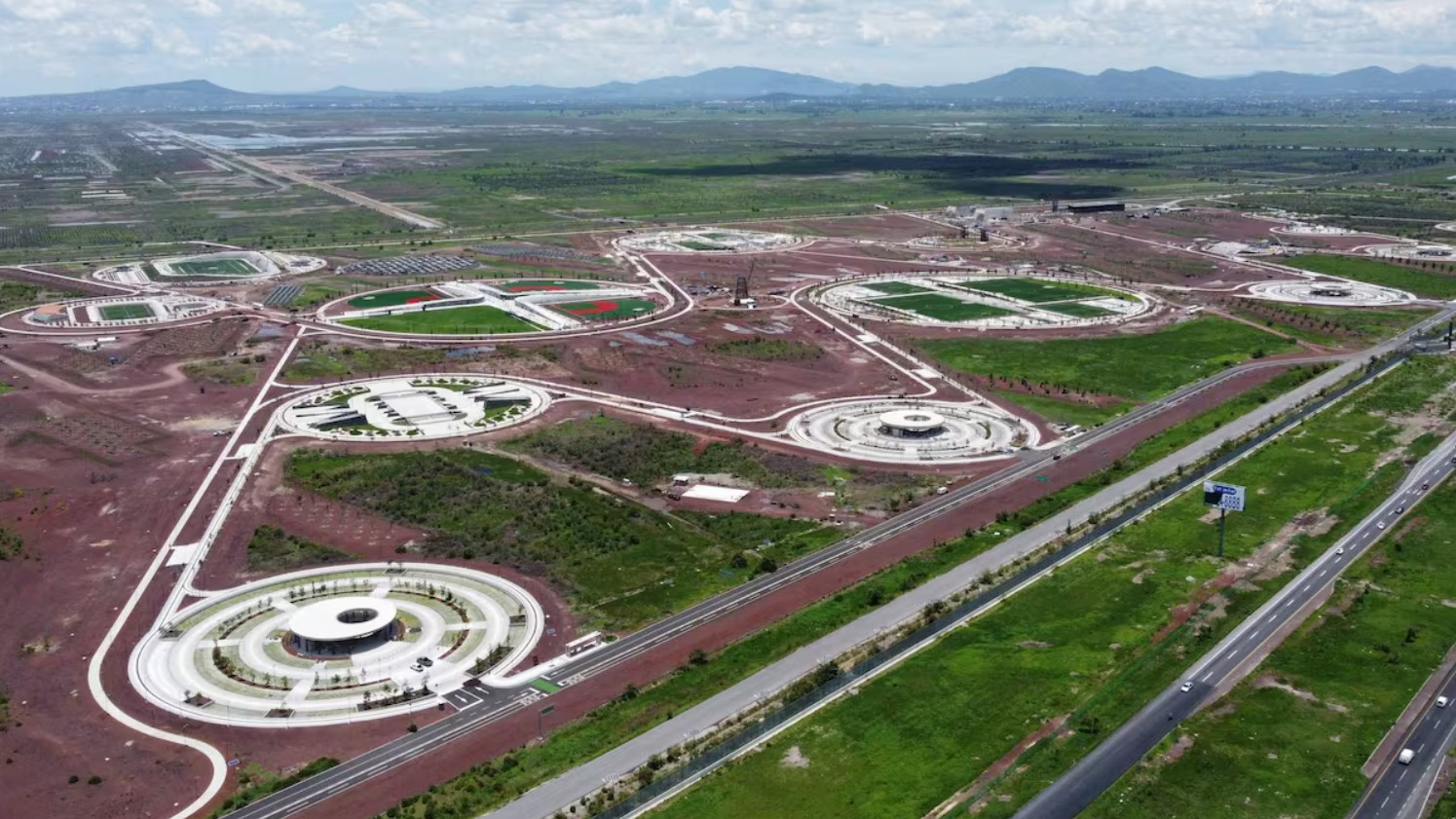 La Fuente Danzante en el Parque Ecológico Texcoco fue pagada, pero no fue concluida a tiempo.