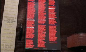 Diputados de Morena subieron a tribuna para defender las reservas a la Ley de Amparo.