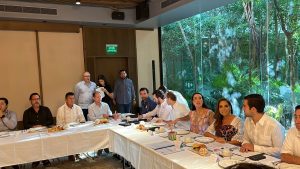 La Gobernadora Mara Lezama y la Secretaria de Turismo de México, Josefina Rodríguez Zamora, lideran la reunión sobre el Impacto del Parque del Jaguar en Tulum.