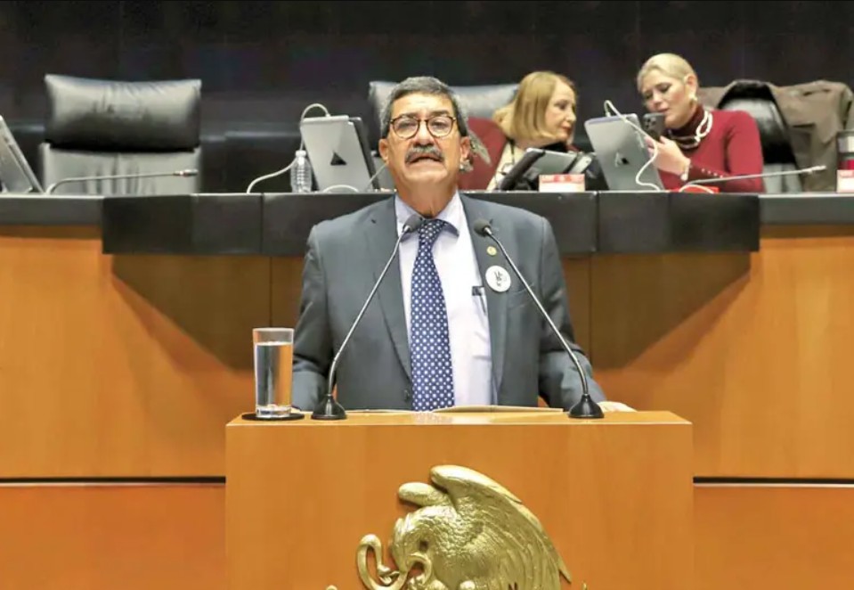 El Pleno del Senado de la República aprobó la retroactividad de la Ley de Amparo.