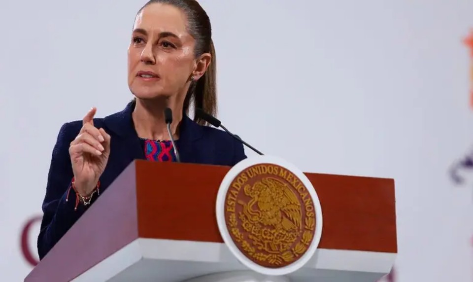 La presidenta Claudia Sheinbaum durante su conferencia mañanera desde Palacio Nacional.