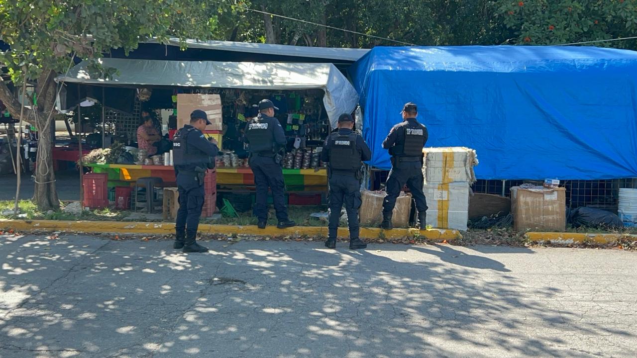 El taxi con el número 3011 fue asegurado tras la detención del agente de la Policía Municipal.