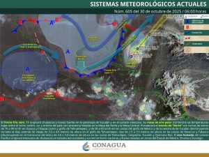 Vista de la costa donde el oleaje se eleva a causa del frente frío.