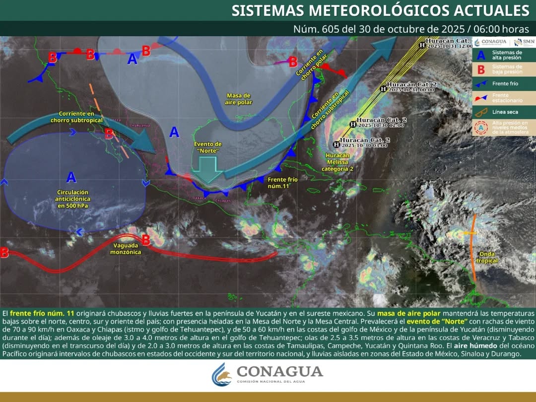 Vista de la costa donde el oleaje se eleva a causa del frente frío.