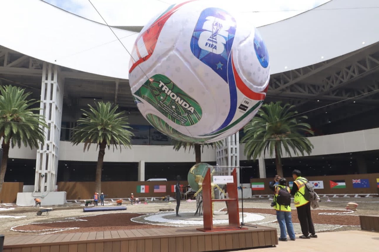 Taxis autorizados esperando pasaje en una de las terminales del Aeropuerto Internacional de la Ciudad de México.