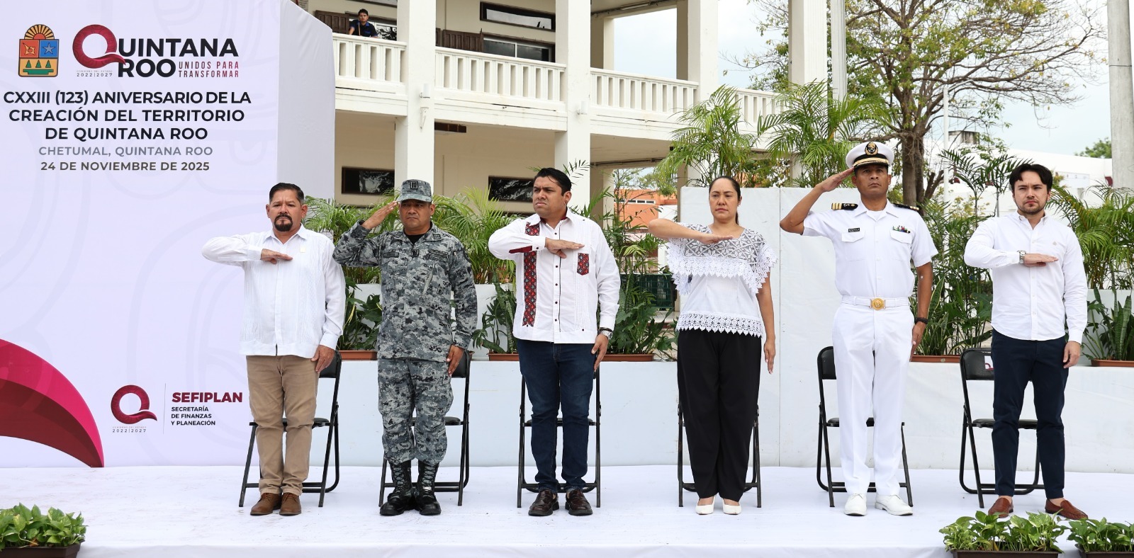 Vista general de la ceremonia cívica conmemorativa del 123 Aniversario del Territorio de Quintana Roo.