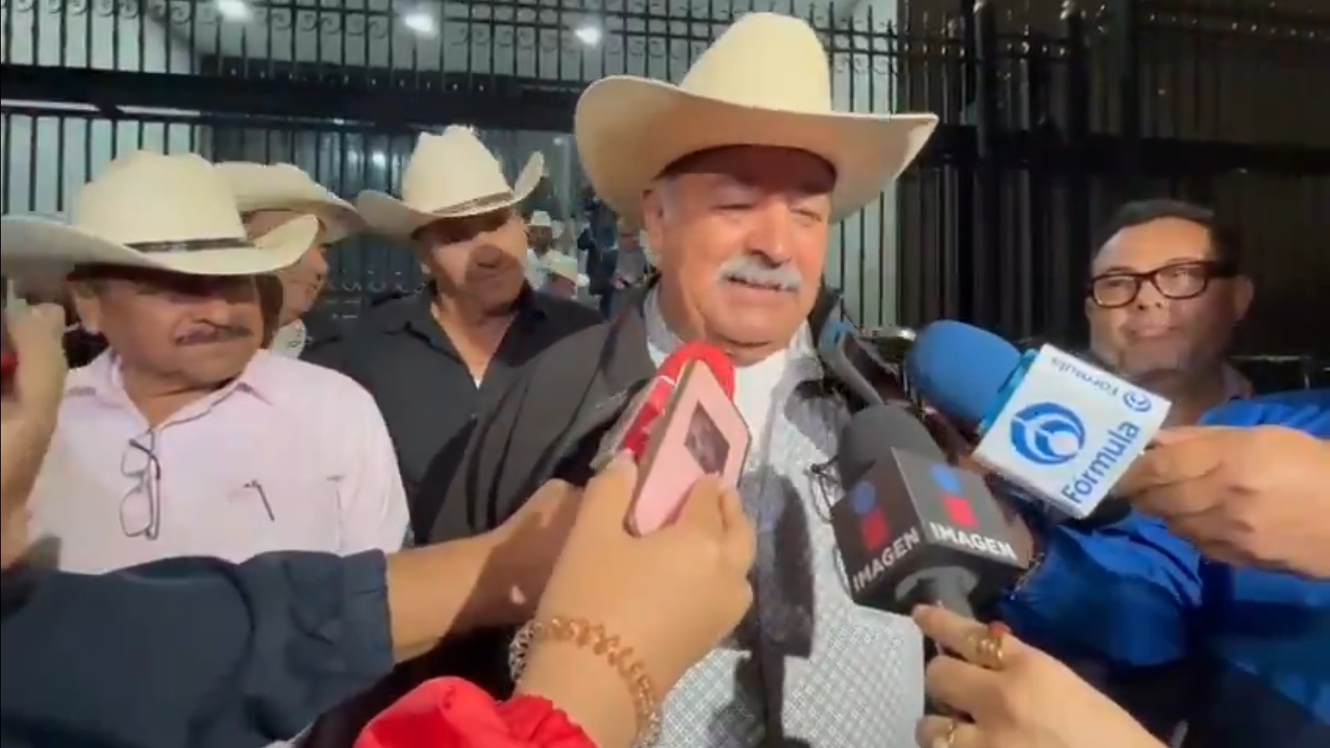 La Segob confirmó el fracaso del diálogo para levantar los bloqueos carreteros en el país.