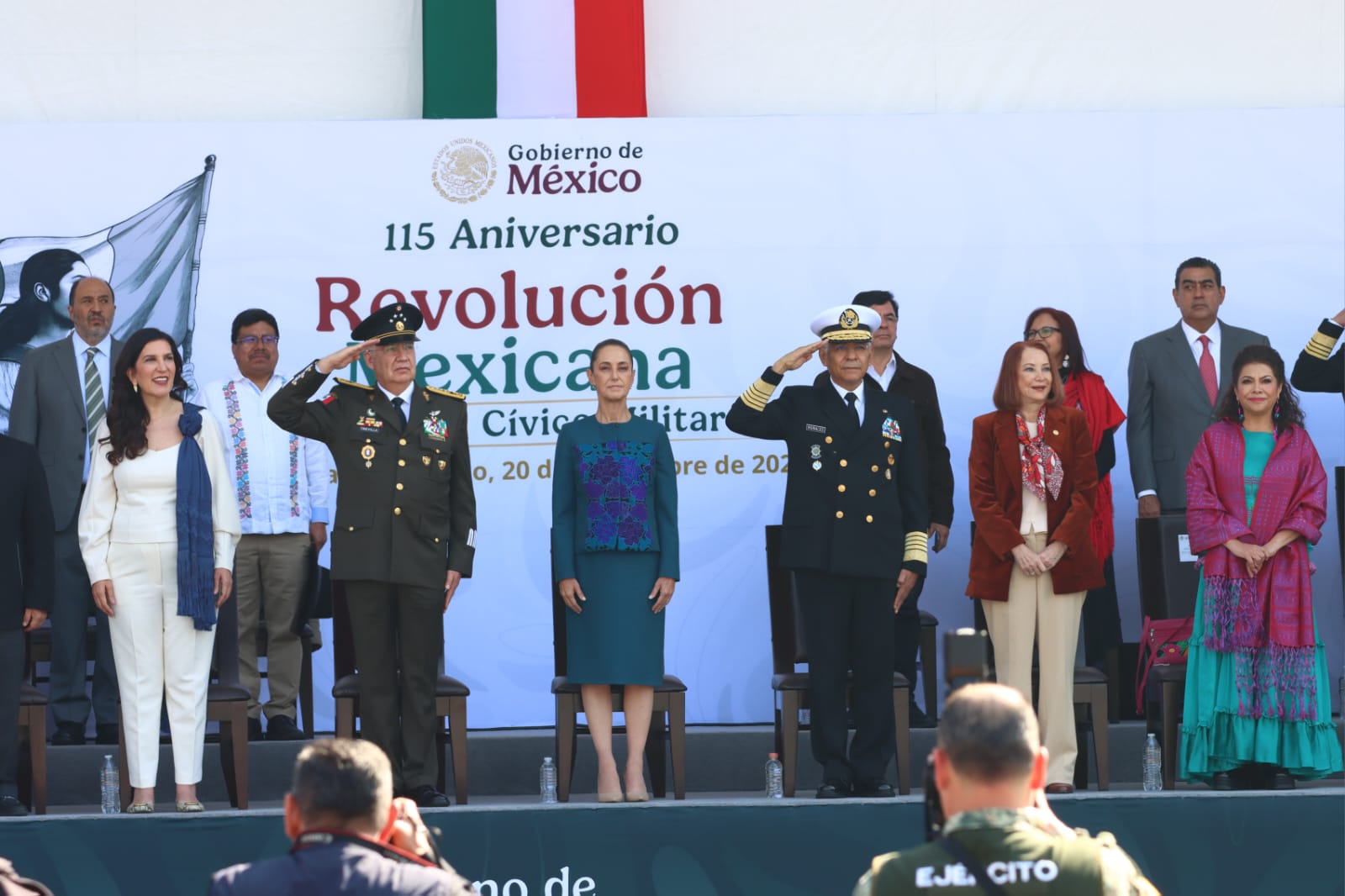 La presidenta Claudia Sheinbaum encabezó el desfile conmemorativo por la Revolución Mexicana.