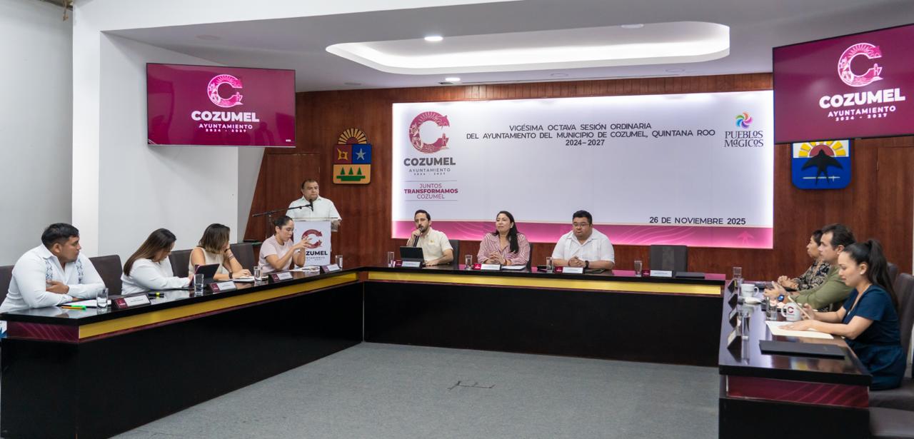 Integrantes del Cabildo de Cozumel durante la Vigésima Octava Sesión Ordinaria.