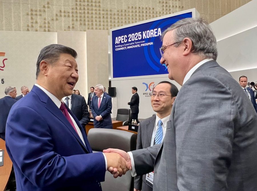 El secretario de Economía, Marcelo Ebrard, durante la reunión de APEC en Gyeongju, Corea del Sur.
