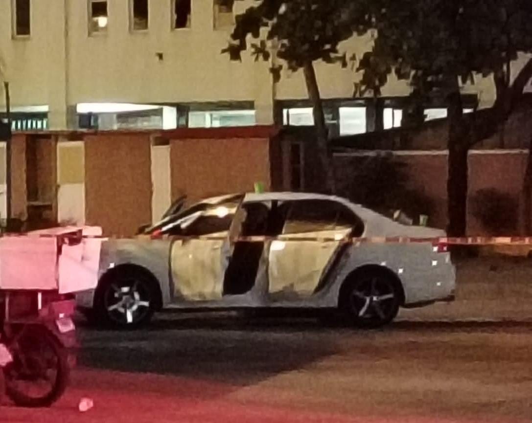 La zona del crimen fue acordonada por las corporaciones de seguridad.