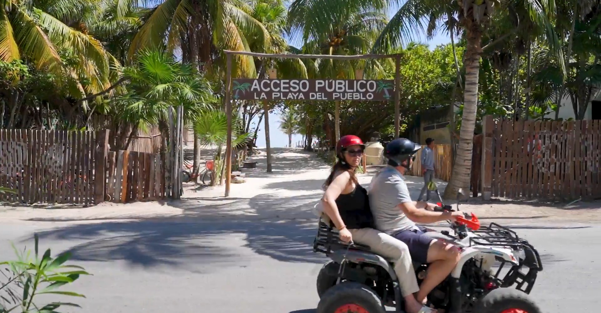 La Secretaria de Turismo, Josefina Rodríguez, durante su informe
