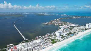 La construcción del viaducto elevado del Puente Laguna Nichupté presenta un avance del 90.2 por ciento.