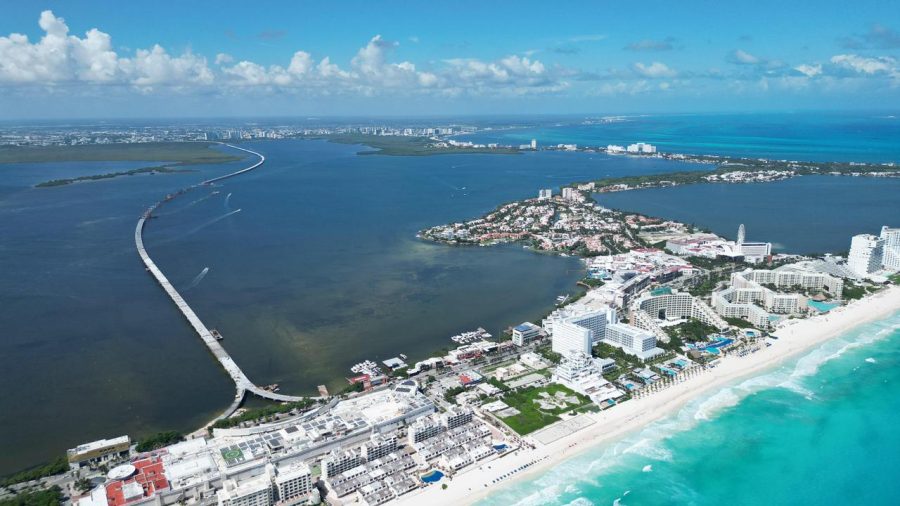 La construcción del viaducto elevado del Puente Laguna Nichupté presenta un avance del 90.2 por ciento.