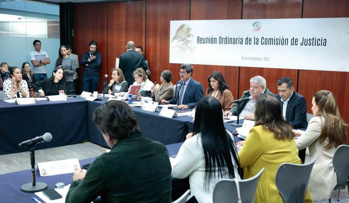 El dictamen modificado pasa al Pleno del Senado para su discusión y aprobación final.