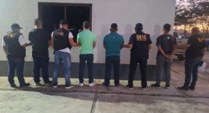 La Fiscalía presentó pruebas que ligaron a proceso a cuatro militares por el robo de armamento.